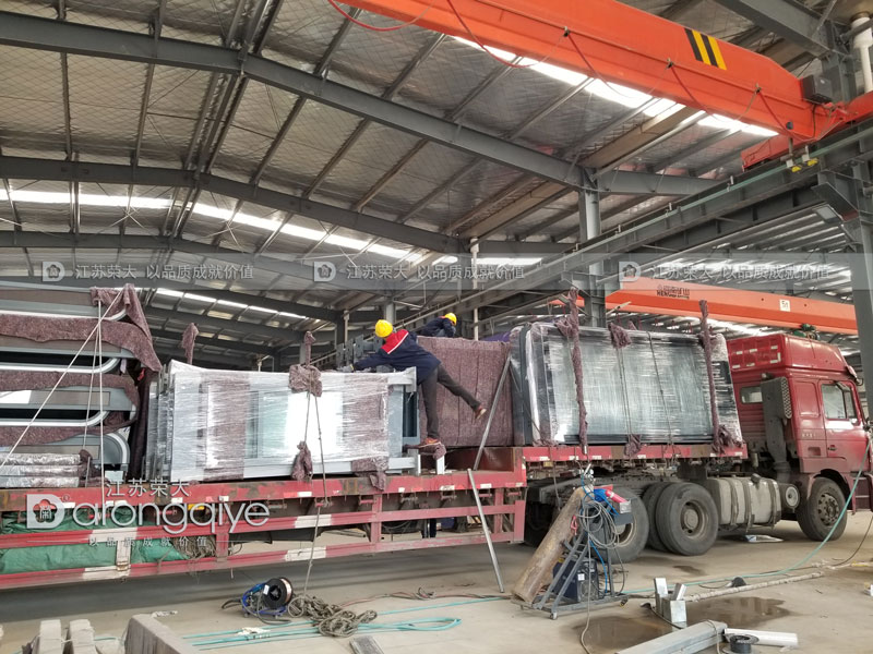 揚(yáng)州智能候車亭發(fā)貨案例