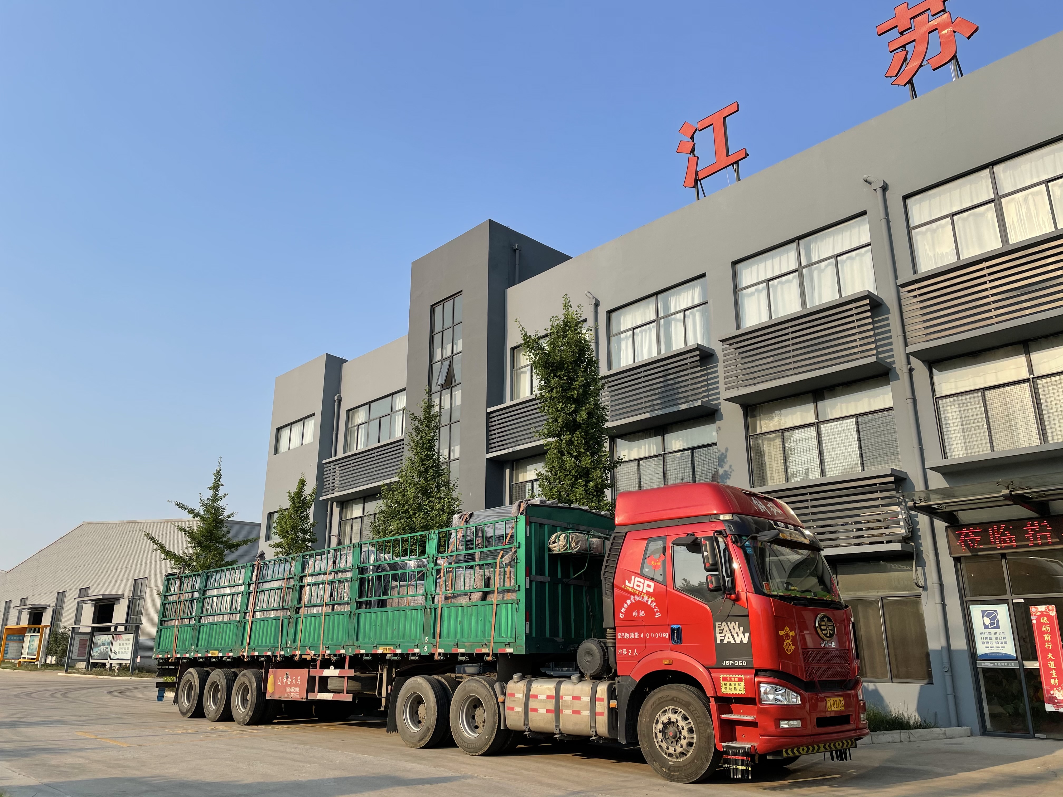 榮大公交候車亭遼寧發貨案例