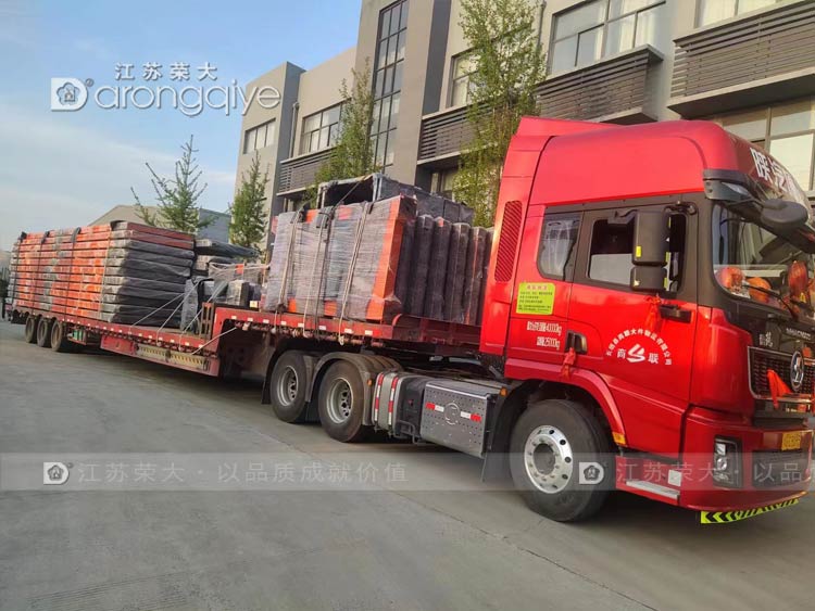 河南公交站臺兩車齊發配圖二