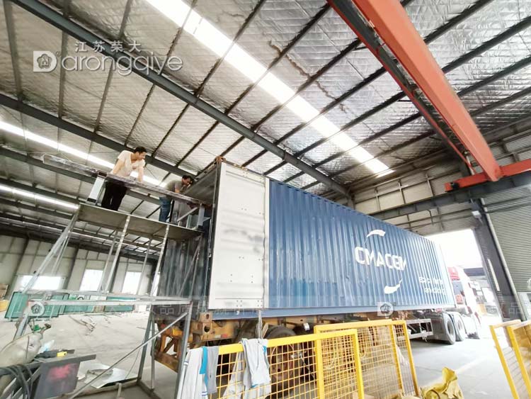 第二批智慧公交站臺正式發(fā)往德國配圖二